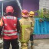 Brimob Polda Kaltim Sigap Bantu Padamkan Kebakaran Rumah di Balikpapan Selatan