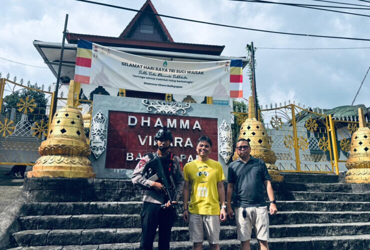 Gegana Satbrimob Polda Kaltim Amankan Perayaan Waisak di Tiga Wihara Kota Balikpapan