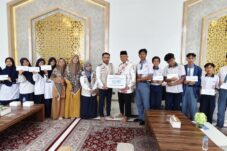 YBM PLN UID Kaltimra Salurkan Bantuan Pendidikan untuk Dukung Generasi Muda Berprestasi