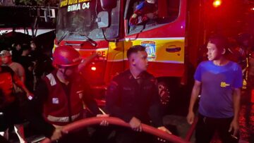 Respons Cepat Brimob dan Tim Gabungan Cegah Kebakaran Meluas di Baru Ilir