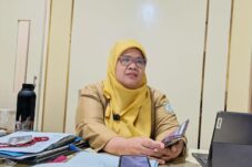 Dinkes Balikpapan Pantau Dampak Hujan Debu, Warga Diimbau Gunakan Masker