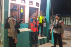 Jaga Kondusifitas Objek Vital, Tim Patroli Brimob Kompi 2 Batalyon B Pelopor Kutai Barat Sisir Area Perbankan hingga Pasar Modern