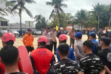 Brimob Polda Kaltim Turun Bantu Pencarian Bocah Tenggelam di Pantai Kemala Balikpapan