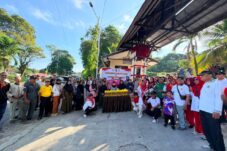 Polwan dan Bhayangkari Polda Kaltim Salurkan Bantuan kepada Warga Muara Rapak dan Korban Kebakaran