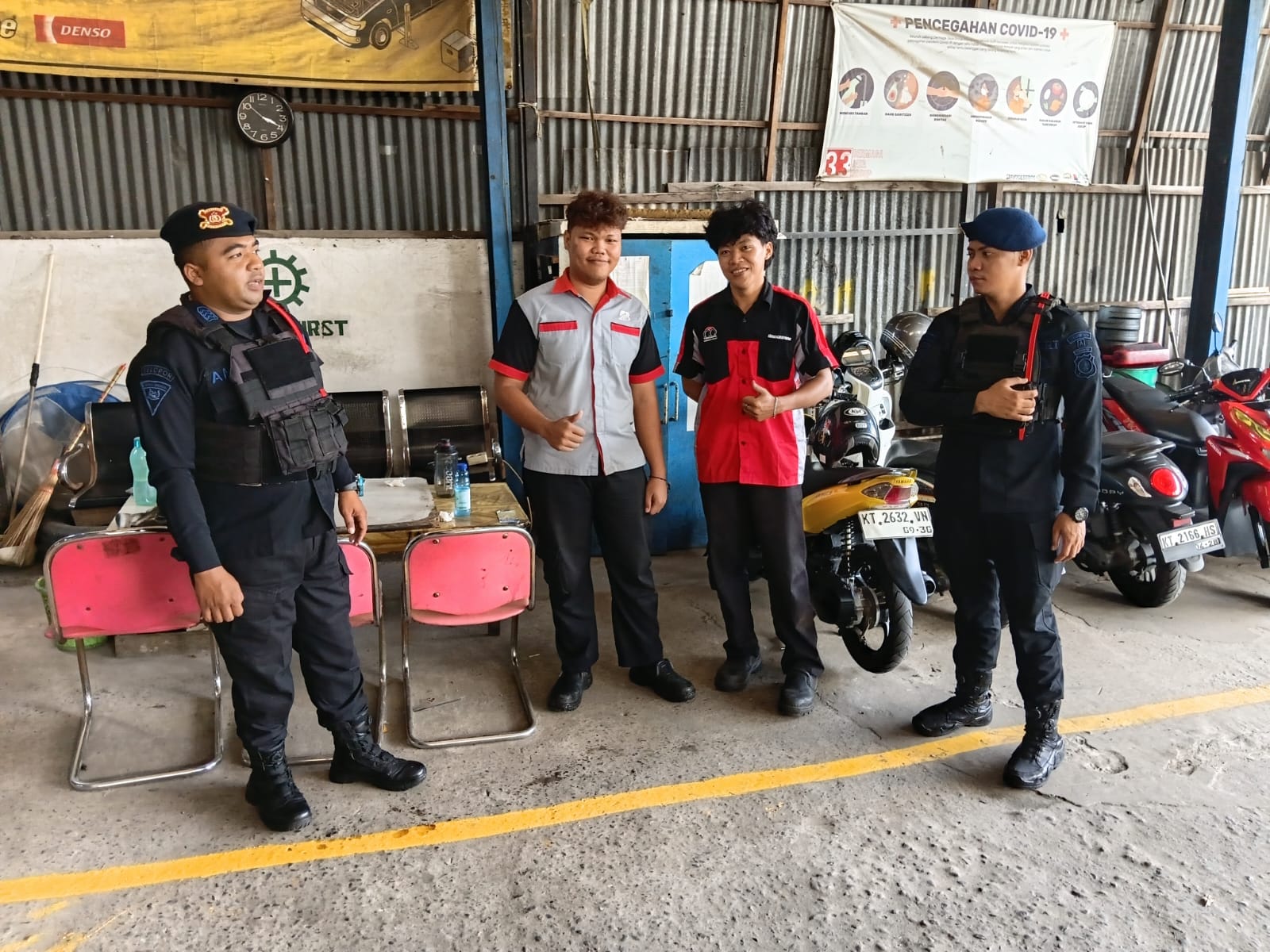 Brimob Polda Kaltim Gelar Patroli Dialogis, Edukasi Warga Jauhi Judi Online, Narkoba, dan Waspadai Pencurian