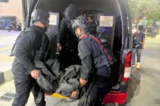 Tim Jibom Brimob Polda Kaltim Evakuasi Bom Sisa Perang Dunia II di Permukiman Balikpapan