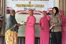 Polwan Polda Kaltim dan Bhayangkari Berbagi Tali Asih, Wujud Kepedulian untuk Masyarakat Balikpapan
