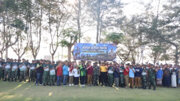 Koramil Rungkut Dukung Aksi Bersih Pantai Batu Batu, Perkuat Sinergi Jaga Kelestarian Pesisir Surabaya