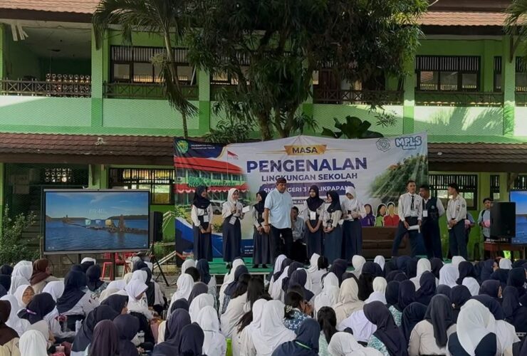 Cegah Generasi Muda Terjerat Narkoba, Dirresnarkoba Polda Kaltim Ajak 576 Siswa SMKN 3 Balikpapan Lawan Narkoba Lewat Edugame Interaktif dan Tes Urine