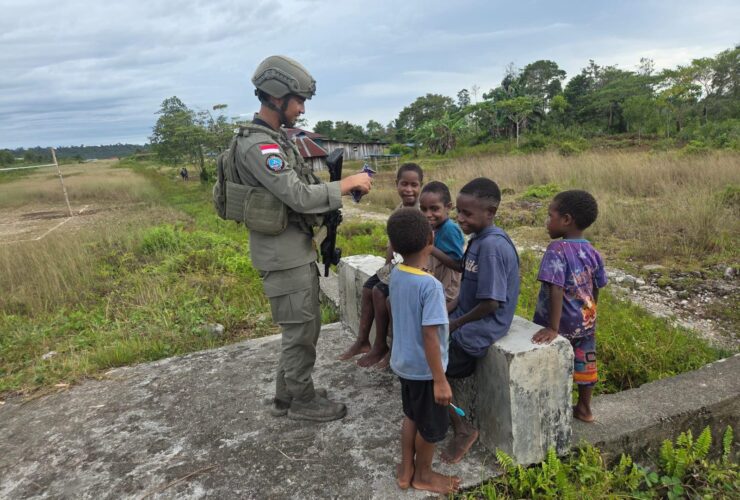 Langkah Kecil, Rasa Aman yang Besar: Patroli Humanis Satgas Ops Damai Cartenz Hangatkan Kenyam