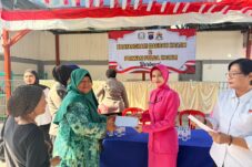 Polwan Polda Kaltim dan Bhayangkari Daerah Kaltim Salurkan Bantuan Sosial kepada Masyarakat di Balikpapan
