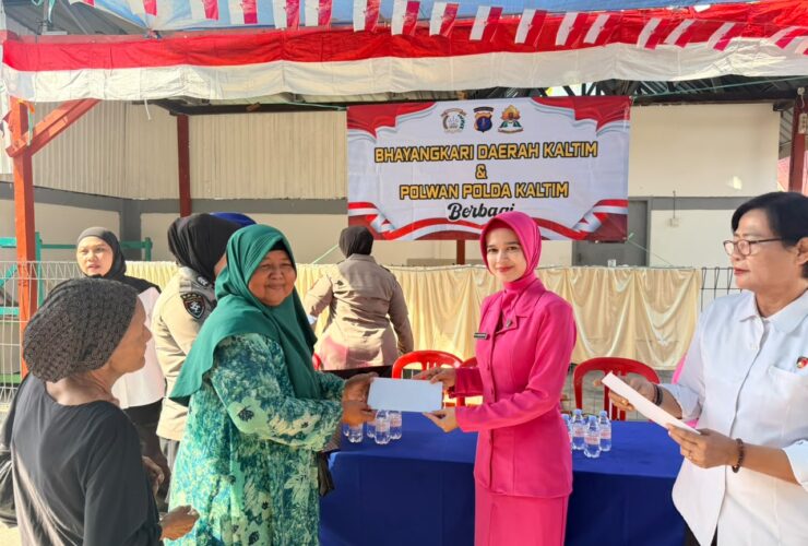 Polwan Polda Kaltim dan Bhayangkari Daerah Kaltim Salurkan Bantuan Sosial kepada Masyarakat di Balikpapan