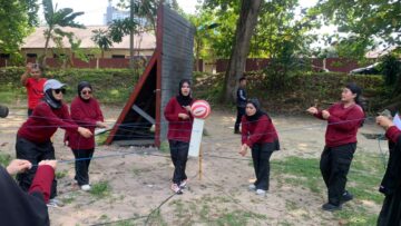 Semarak HUT RI, Brimob Kaltim dan Periska UT Gelar Outbond Kemerdekaan di Balikpapan