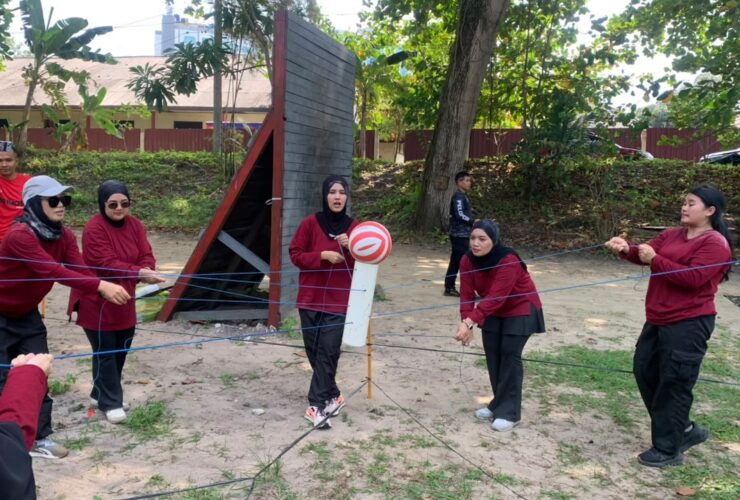 Semarak HUT RI, Brimob Kaltim dan Periska UT Gelar Outbond Kemerdekaan di Balikpapan