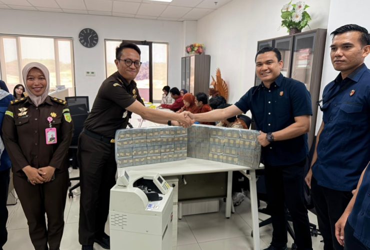 Polda Kaltim Serahkan Dua Tersangka Korupsi BLKI Balikpapan ke Kejati Kaltim