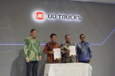 Astra UD Trucks dan PT Trans Migasindo Perkuat Keandalan Armada Distribusi Energi Lewat Kontrak Servis MCP