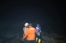 Polsek Babulu Bersama Tim Gabungan Tangani Kebakaran Lahan Gambut di Desa Rintik