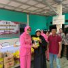 Polwan Polda Kaltim Berbagi, Salurkan 130 Paket Minyak Goreng kepada Warga Karang Joang
