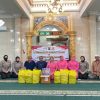Tebar Kepedulian di Jumat Berkah, Polwan dan Bhayangkari Polda Kaltim Bagikan Nasi Kotak dan Al-Qur’an kepada Masyarakat
