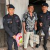 Jumat Berkah, Brimob Polda Kaltim Salurkan Sembako untuk Dua Lansia di Samarinda