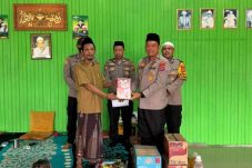 Polsek Gunung Tabur Salurkan Bansos dan Perlengkapan Mengaji untuk Santri Yayasan Ribath Al-Anshor