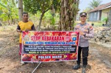 Polsek Waru Perkuat Cegah Karhutla, Warga Diedukasi dan Maklumat Kapolda Kaltim Dipasang