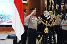 Kapolri Pimpin Sertijab Kakorlantas dan Tiga Kapolda di Mabes Polri