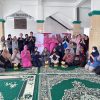 Polwan Polda Kaltim dan Bhayangkari Berbagi 120 Paket Minyak Goreng untuk Warga Gunung Samarinda
