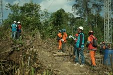 PLN Tambah Pasokan Listrik Kalimantan Jadi 53 MW, Dua Tower Darurat di Berau Rampung Berdiri